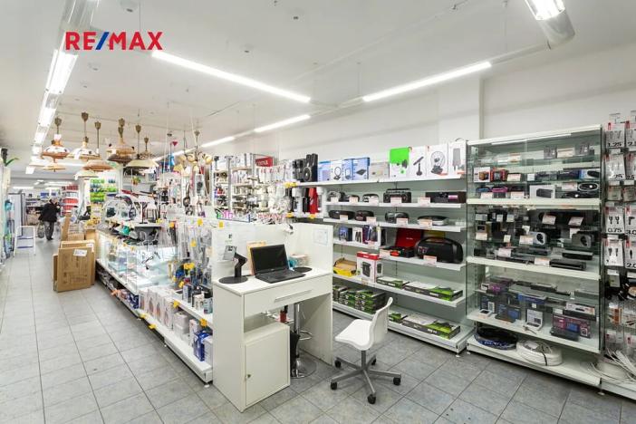 Pronájem obchodního prostoru, Praha - Strašnice, Starostrašnická, 501 m2