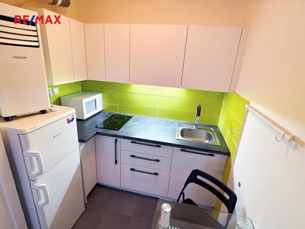 Pronájem bytu 1+kk, Praha - Prosek, Jetřichovická, 30 m2