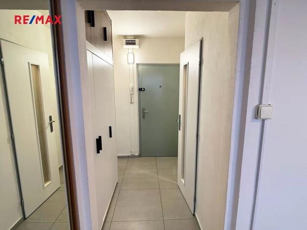 Pronájem bytu 1+kk, Praha - Prosek, Jetřichovická, 30 m2