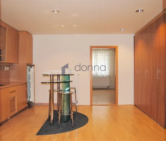 Pronájem kanceláře, Praha, Koldínova, 107 m2