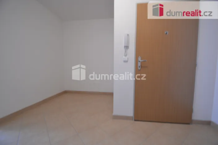 Pronájem bytu 1+kk, Praha - Modřany, Vorařská, 39 m2