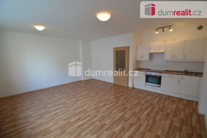 Pronájem bytu 1+kk, Praha - Modřany, Vorařská, 39 m2