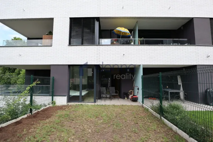 Pronájem bytu 1+kk, Praha, U Sluncové, 38 m2