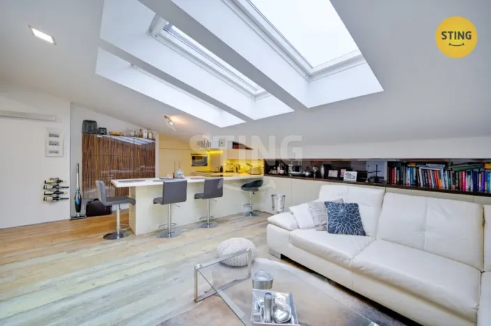 Prodej obchodního prostoru, Kroměříž, 1. máje, 102 m2