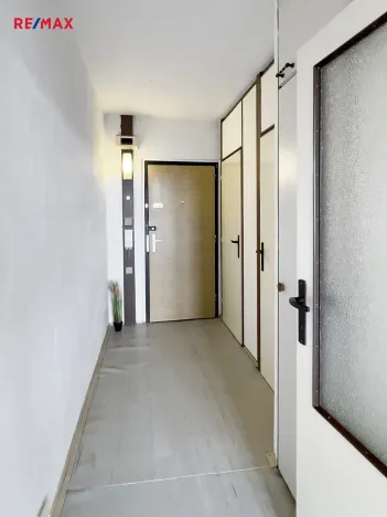 Prodej bytu 1+kk, Praha - Háje, Hlavatého, 27 m2