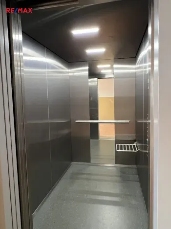 Prodej bytu 1+kk, Praha - Háje, Hlavatého, 27 m2