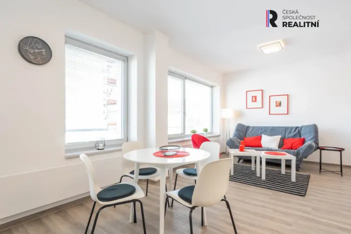 Pronájem bytu 1+kk, Zlín, Lorencova, 43 m2