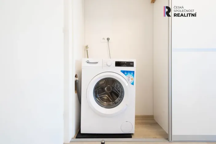 Pronájem bytu 1+kk, Zlín, Lorencova, 43 m2