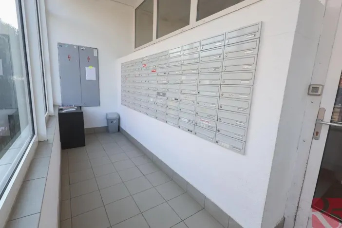 Pronájem bytu 2+kk, Praha - Kamýk, Smotlachova, 44 m2