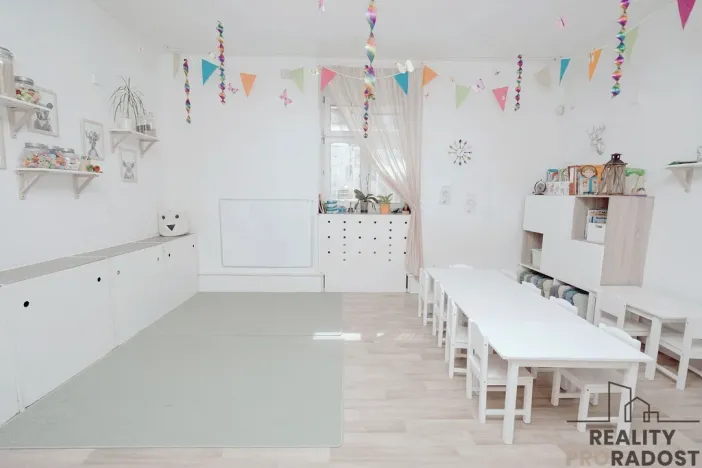 Pronájem obchodního prostoru, Praha - Smíchov, U Okrouhlíku, 120 m2