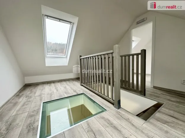 Prodej bytu 4+1, Karlovy Vary, Kolmá, 119 m2