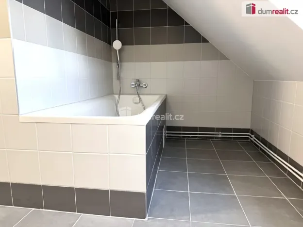 Prodej bytu 2+1, Karlovy Vary, Kolmá, 119 m2