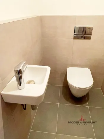 Pronájem bytu 2+kk, Praha, Plzeňská, 63 m2