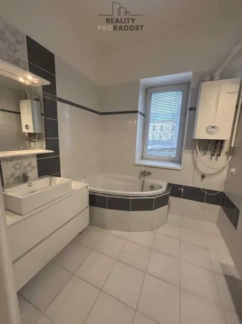 Pronájem bytu 3+1, Ostrava, Kosmova, 83 m2