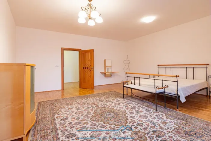 Pronájem atypického bytu, Znojmo, Horní náměstí, 260 m2