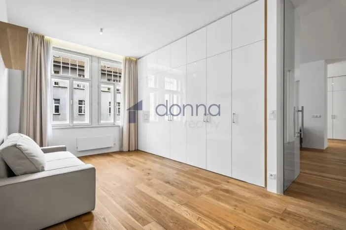 Pronájem bytu 3+kk, Praha, Laubova, 109 m2