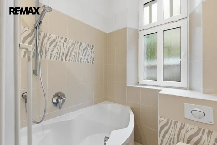 Prodej bytu 4+1, Karlovy Vary, Ondříčkova, 87 m2