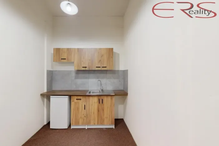 Pronájem obchodního prostoru, Jablonec nad Nisou, Antonína Chvojky, 42 m2