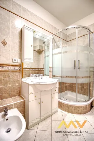 Pronájem bytu 2+kk, Hradec Králové, Československé armády, 58 m2