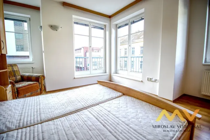 Pronájem bytu 2+kk, Hradec Králové, Československé armády, 58 m2