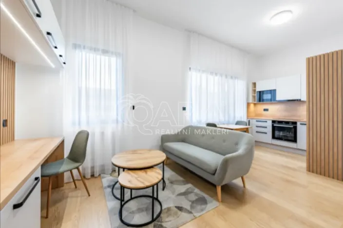 Pronájem bytu 1+kk, Praha, Pobřežní, 35 m2