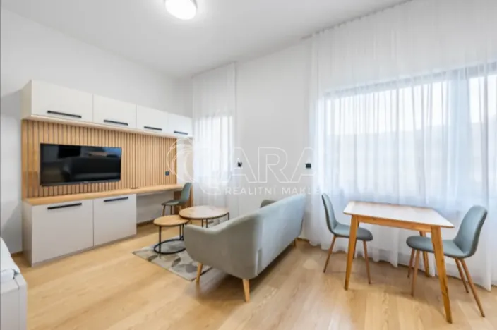 Pronájem bytu 1+kk, Praha, Pobřežní, 35 m2