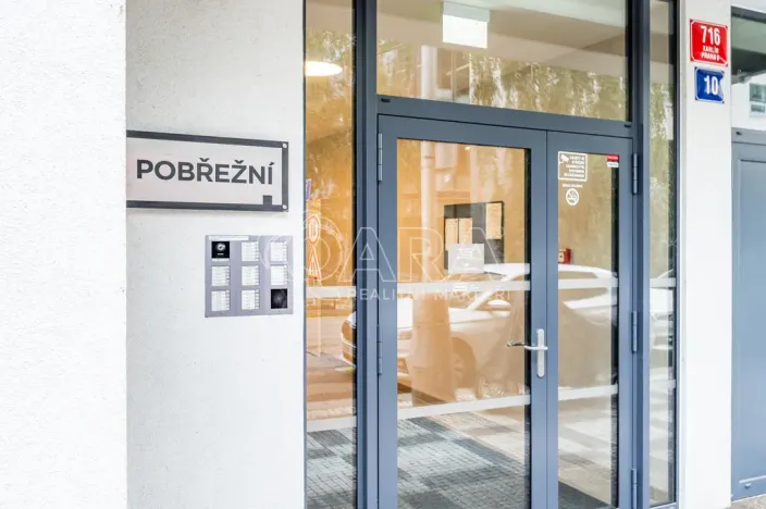 Pronájem bytu 1+kk, Praha, Pobřežní, 35 m2