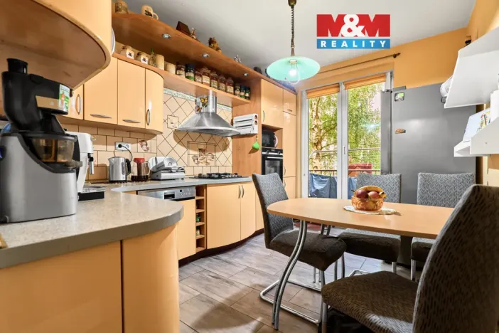 Prodej bytu 3+1, Ostrov, Vančurova, 68 m2