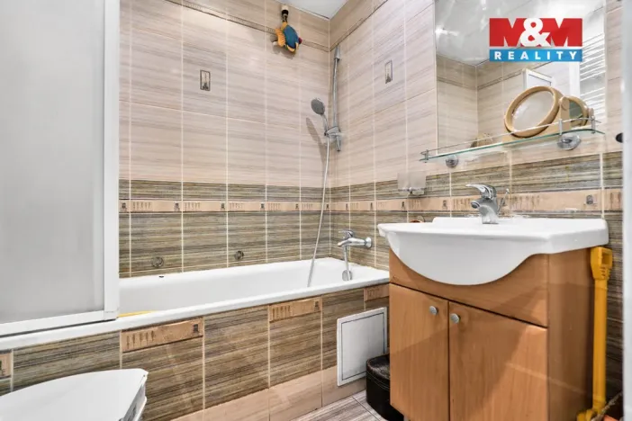 Prodej bytu 3+1, Ostrov, Vančurova, 68 m2