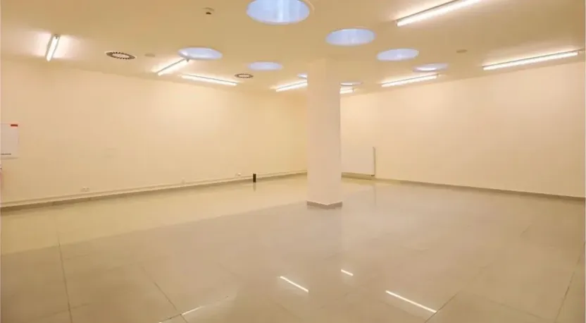Prodej obchodního prostoru, Karlovy Vary, Divadelní náměstí, 100 m2