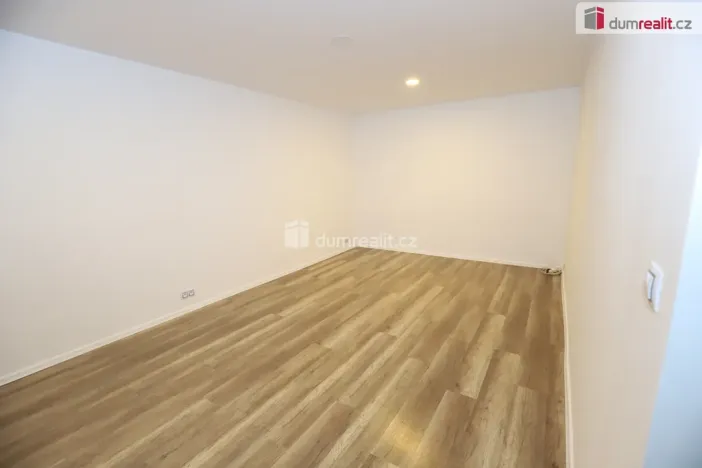 Pronájem bytu 2+kk, Karlovy Vary - Drahovice, Vrchlického, 56 m2