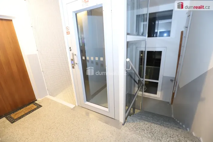 Pronájem bytu 2+kk, Karlovy Vary - Drahovice, Vrchlického, 56 m2