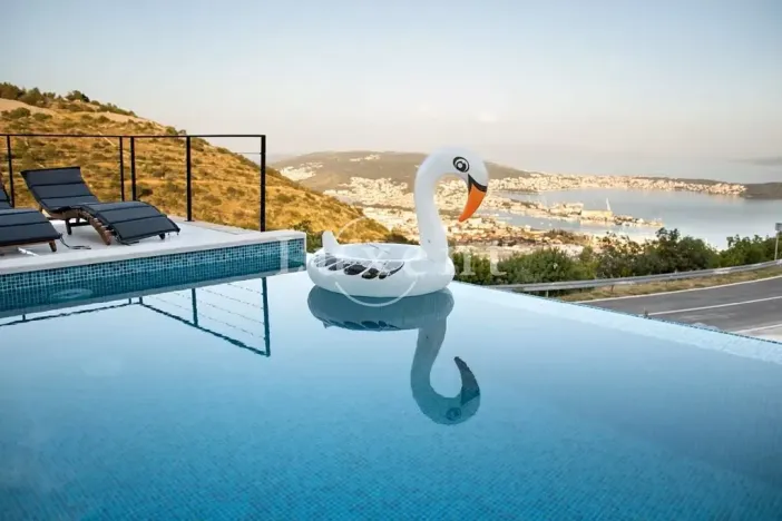 Prodej rodinného domu, Trogir, Chorvatsko, 320 m2