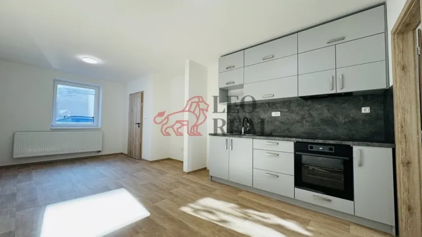 Pronájem bytu 1+kk, Uherské Hradiště, Kollárova, 31 m2