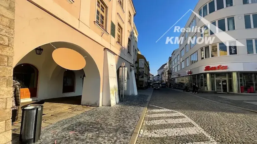 Pronájem obchodního prostoru, Kroměříž, Velké náměstí, 55 m2