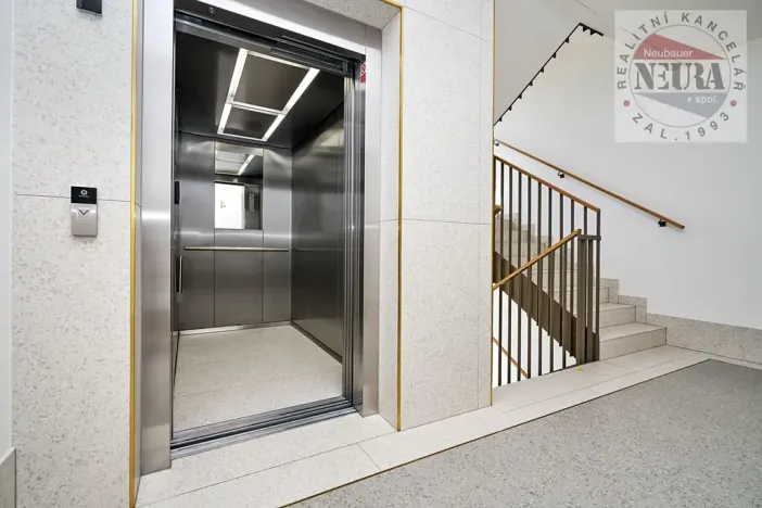 Pronájem bytu 2+kk, Praha - Holešovice, Jankovcova, 65 m2