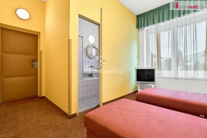 Prodej rodinného domu, Karlovy Vary - Stará Role, Dlouhá, 397 m2