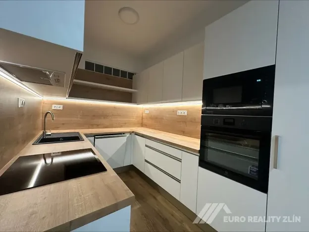 Pronájem bytu 2+kk, Zlín, Ševcovská, 65 m2