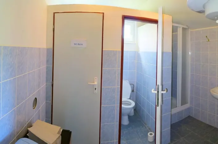 Pronájem výrobních prostor, Lážovice, 1100 m2