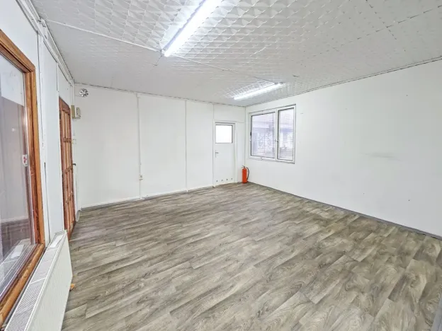 Pronájem obchodního prostoru, Pardubice - Zelené Předměstí, Jana Palacha, 31 m2