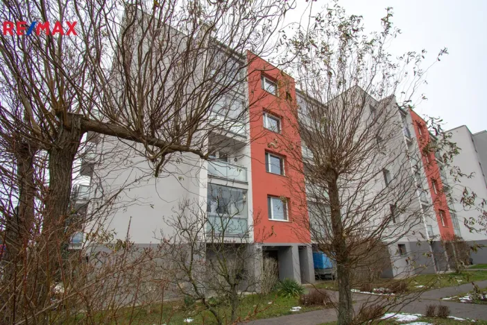 Prodej bytu 3+1, Pardubice - Ohrazenice, Marie Majerové, 74 m2