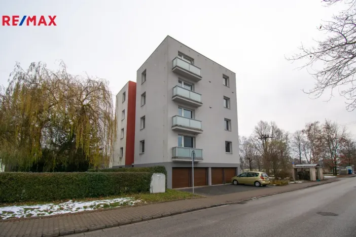 Prodej bytu 3+1, Pardubice - Ohrazenice, Marie Majerové, 74 m2