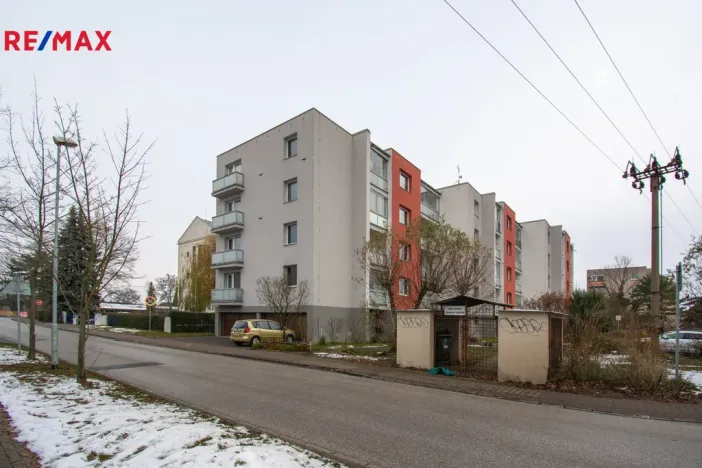 Prodej bytu 3+1, Pardubice - Ohrazenice, Marie Majerové, 74 m2