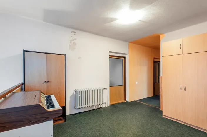 Prodej rodinného domu, Velim, náměstí Obránců míru, 180 m2