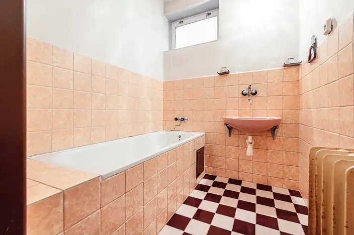 Prodej rodinného domu, Velim, náměstí Obránců míru, 180 m2