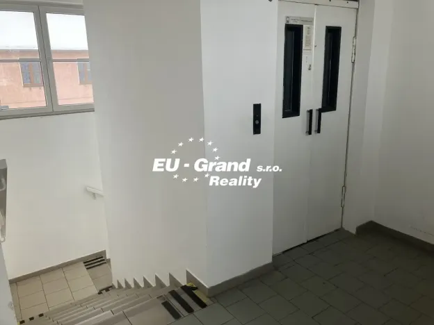 Pronájem obchodního prostoru, Varnsdorf, Kmochova, 450 m2