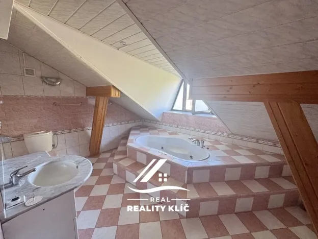 Pronájem atypického bytu, Hlučín, Kolejní, 95 m2