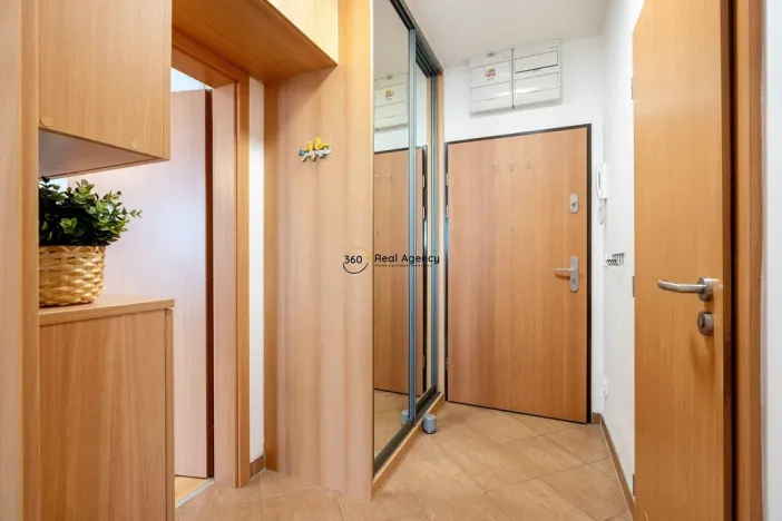 Prodej bytu 2+kk, Praha - Vinoř, Českodubská, 63 m2