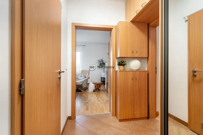 Prodej bytu 2+kk, Praha - Vinoř, Českodubská, 63 m2