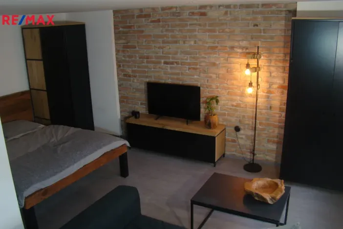 Pronájem bytu 1+kk, Brno - Královo Pole, Boženy Němcové, 25 m2